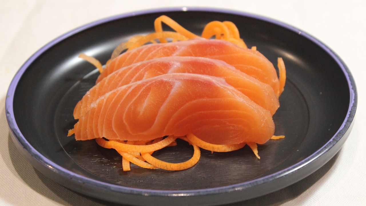 Salmon sashimi 3pcs
