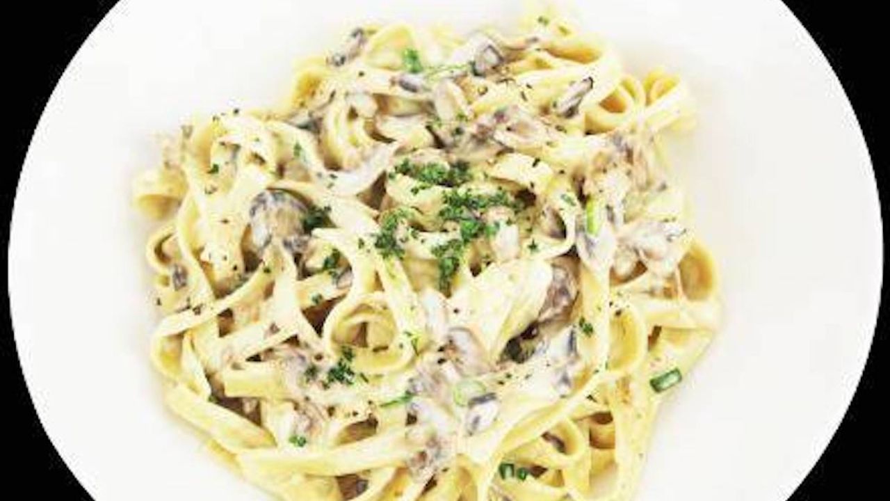 Entree Fettuccine Mushroom (3904 kJ)