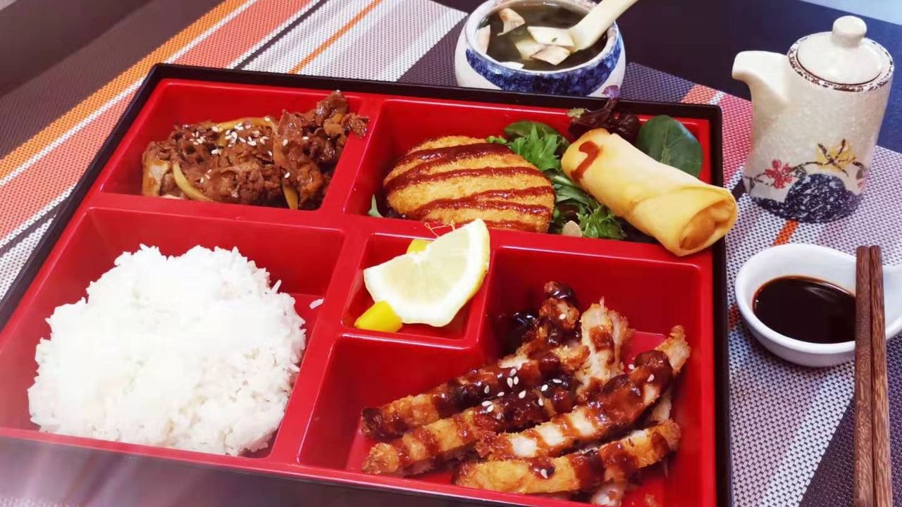 94. Chicken or Pork Katsu Bento / 鸡扒/猪扒便当