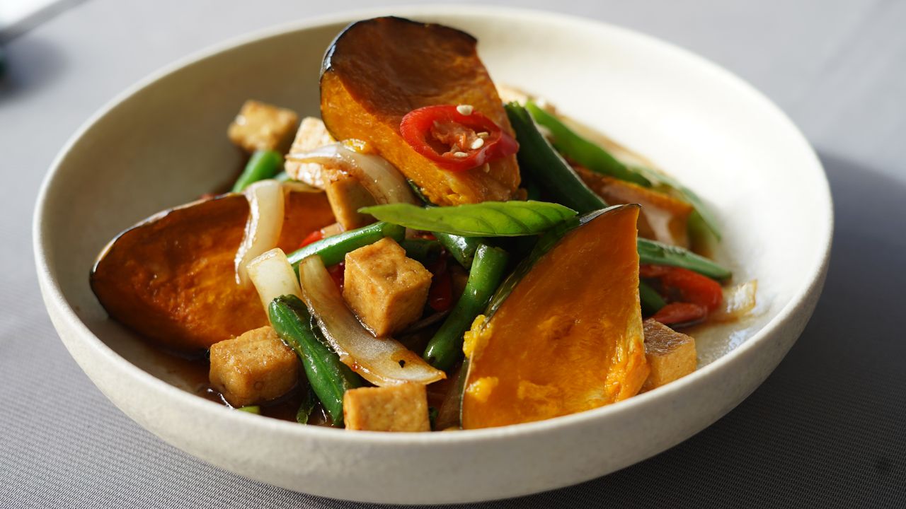 Basil Chili Roasted Pumpkin & Tofu (V) Daily Free