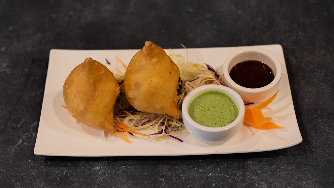 Vegetable Samosas (2 Pieces)