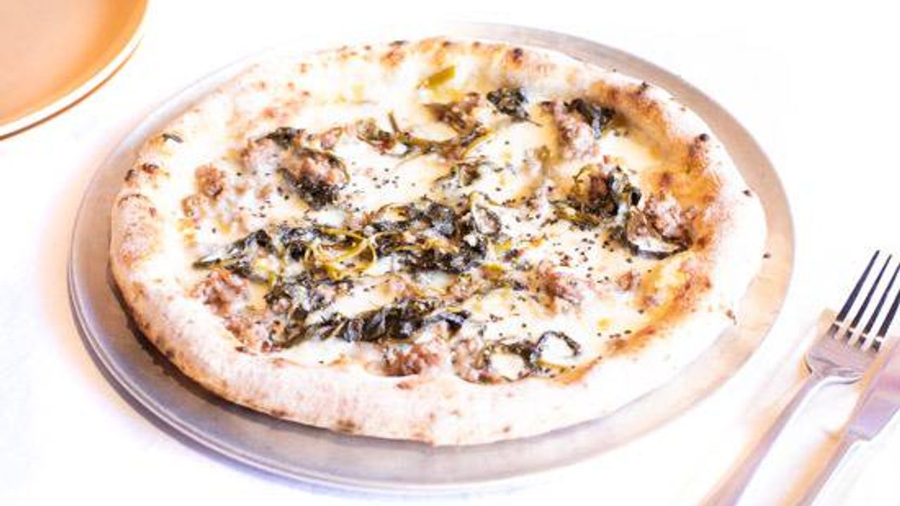 Salsiccia E Friarielli Pizza