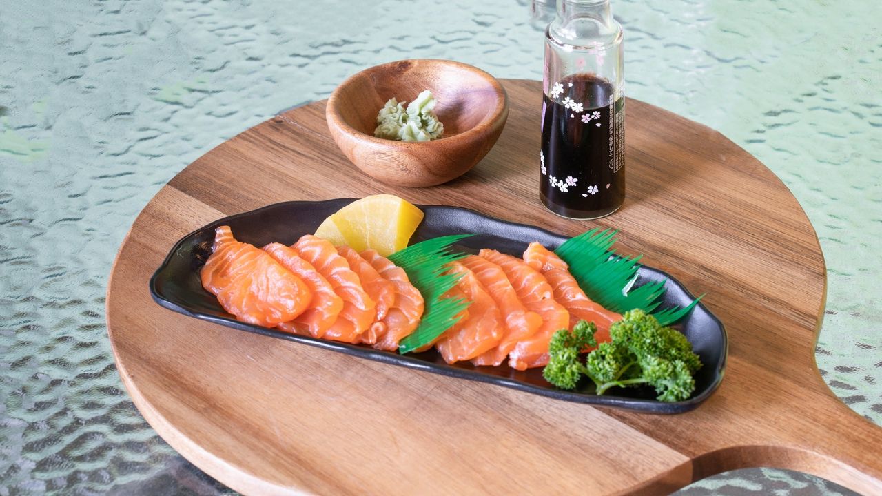 Salmon Sashimi (10 Pieces)