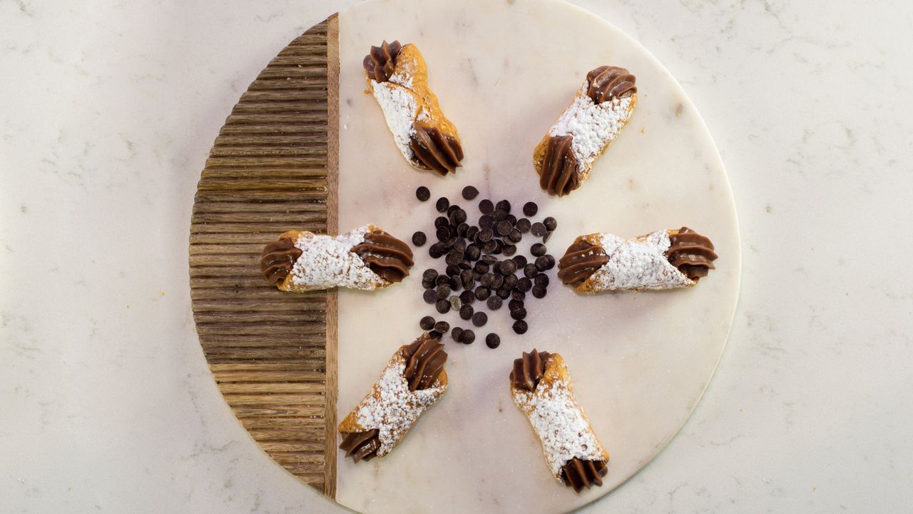 Box of 21 Small Chocolate Cannoli