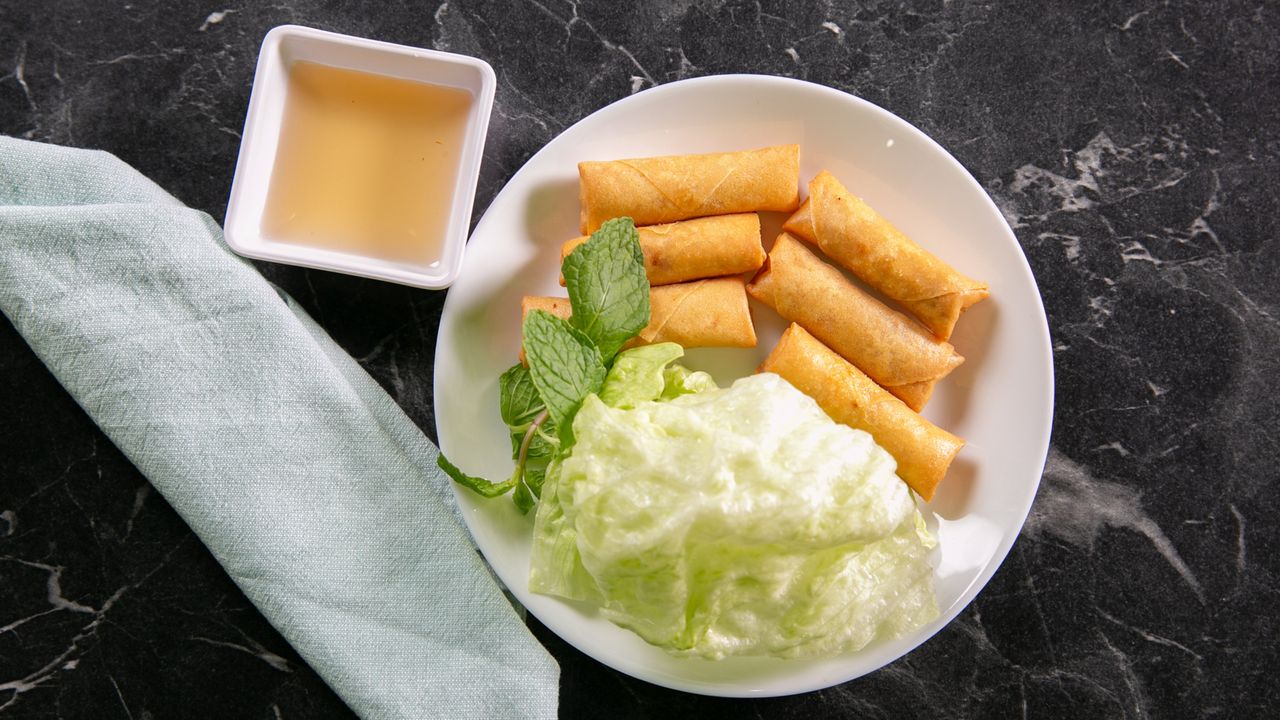 Chicken Spring Rolls (6 Pieces)