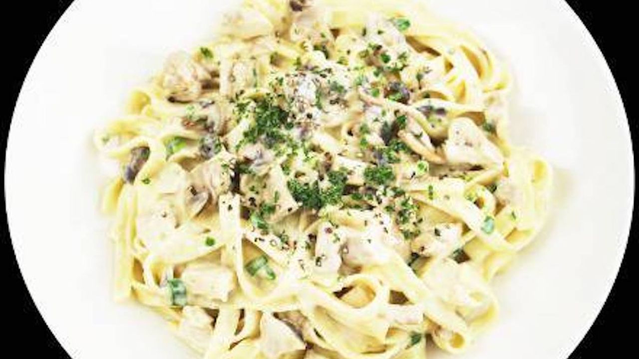 Entree Fettuccine Pollo E Funghi (4103 kJ)