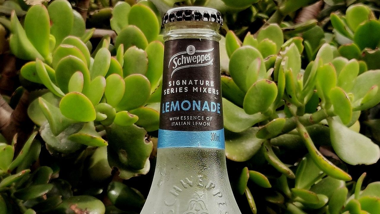 Schweppes Lemonade (300ml)