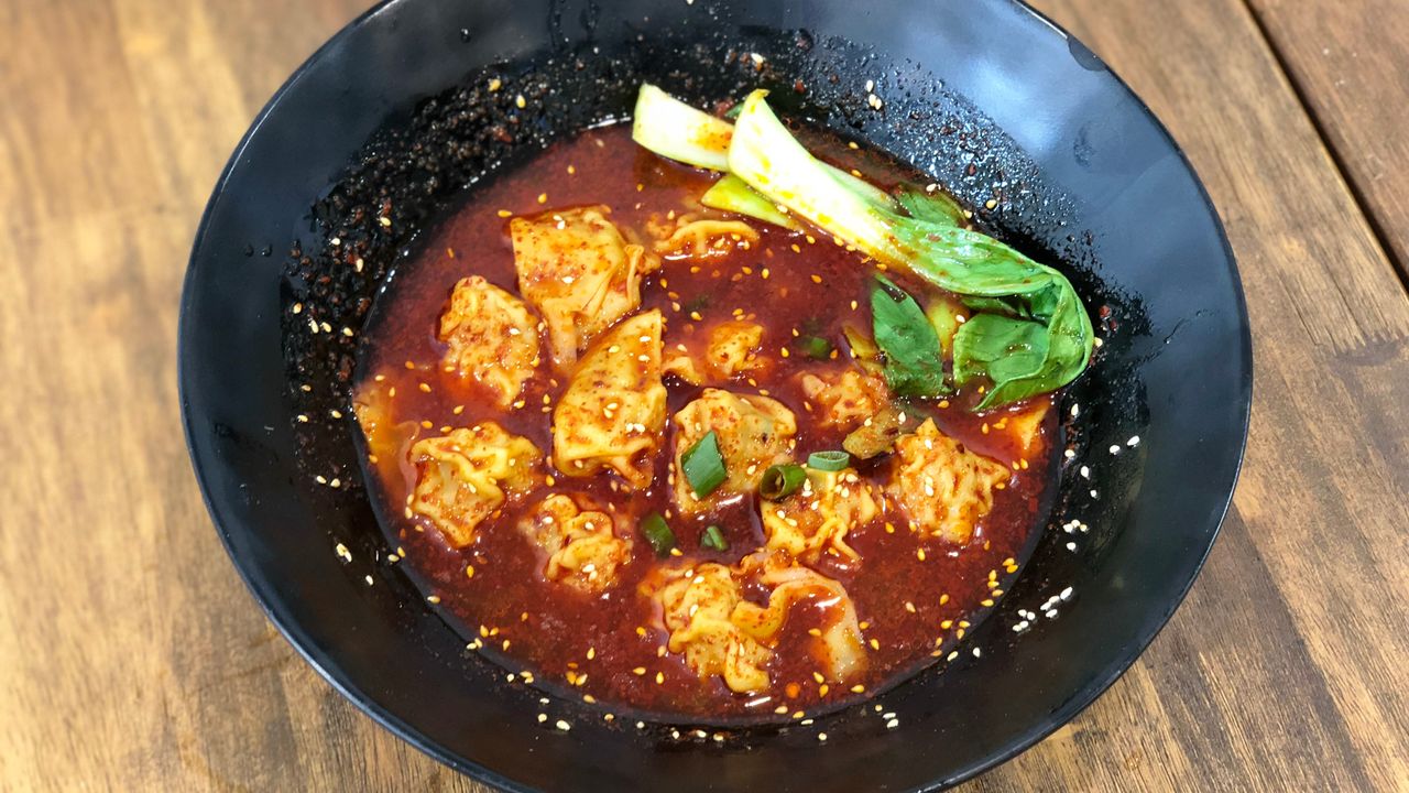 H93. Wonton in Chilly Sauce (12 Pc)