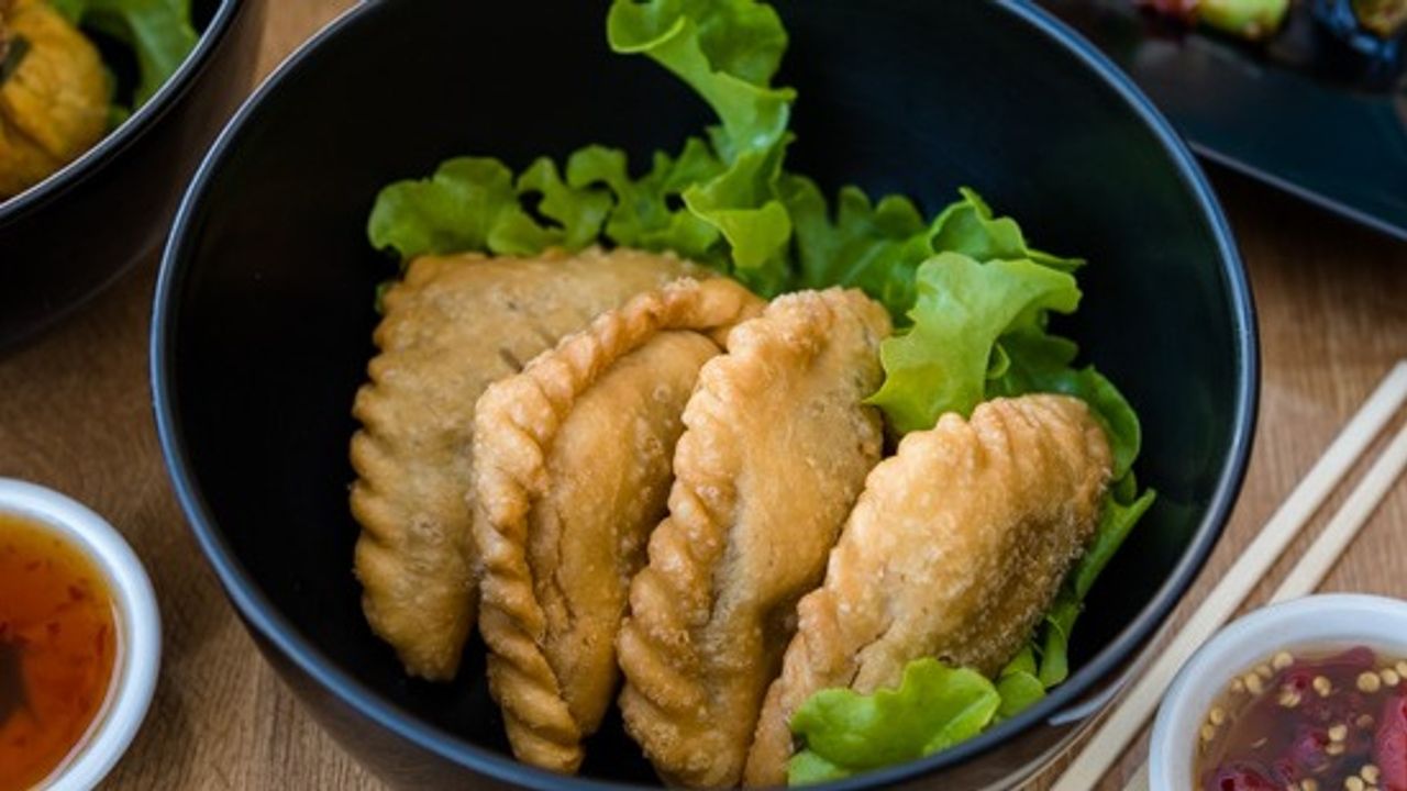 Vegetarian Curry Puffs (4)
