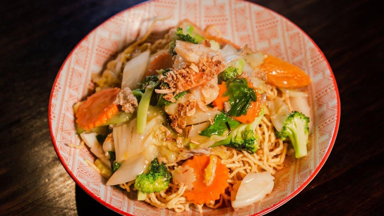 Stir Fry Noodle and Mix Vegetable with TOFU