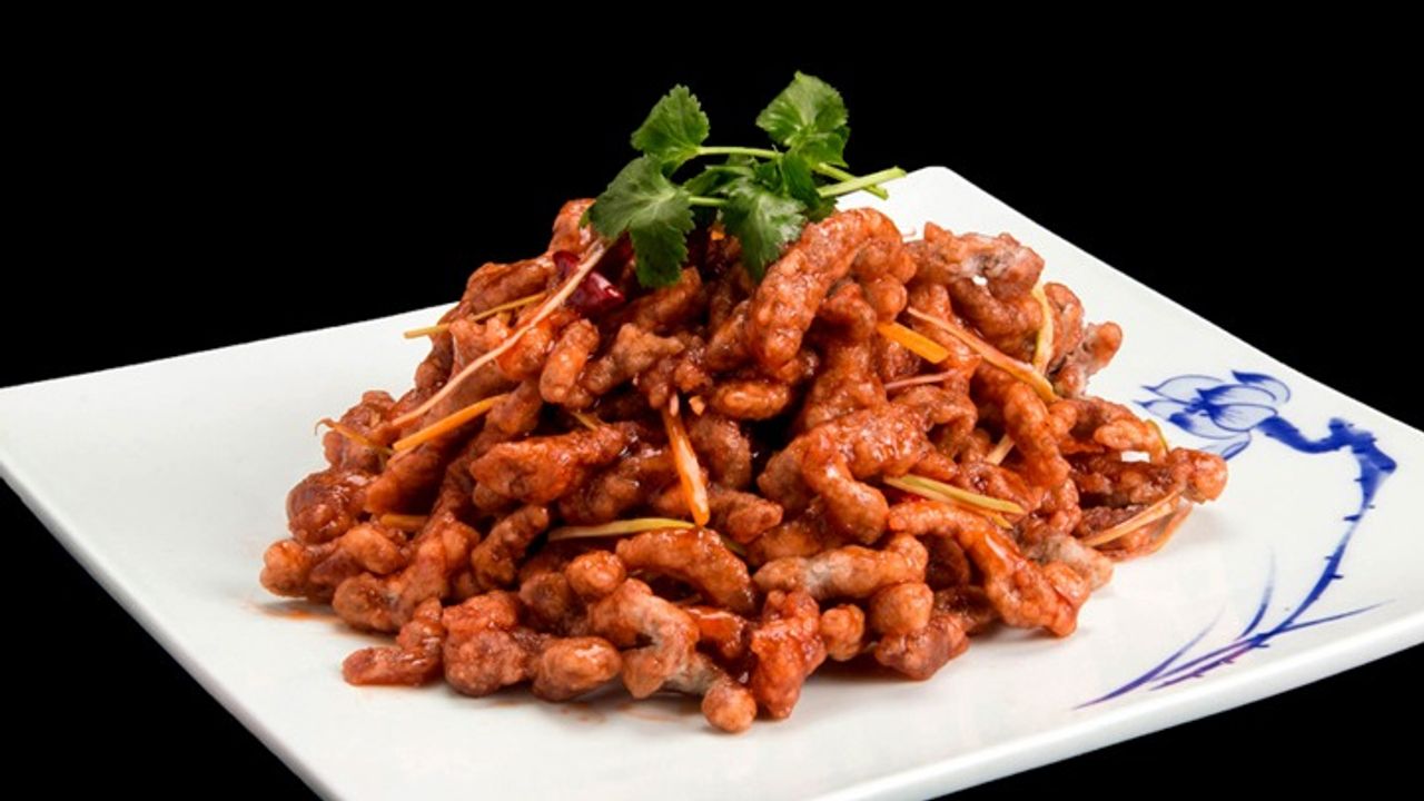 L08. Crispy Shredded Beef in Sweet & Sour Sauce