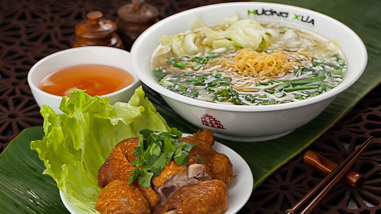 Egg Noodle with Crispy Skin Chicken