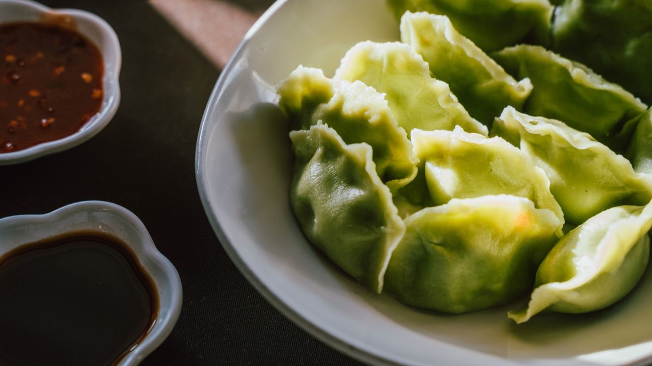 E15. Vegetarian Pan-Fried Dumplings (6)