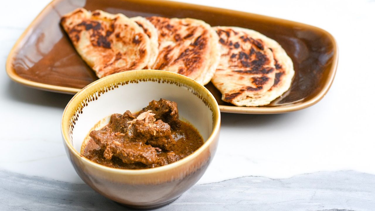 Rendang Beef Roti Prata