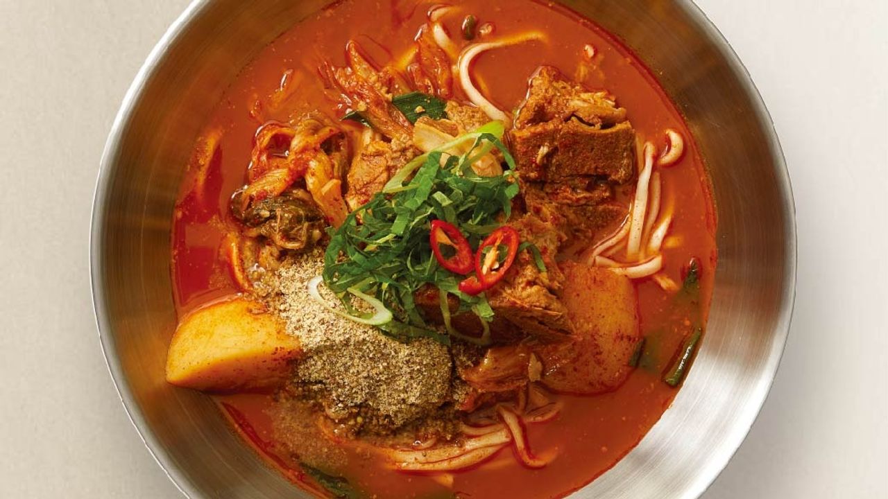 Gamjatang Noodle Soup