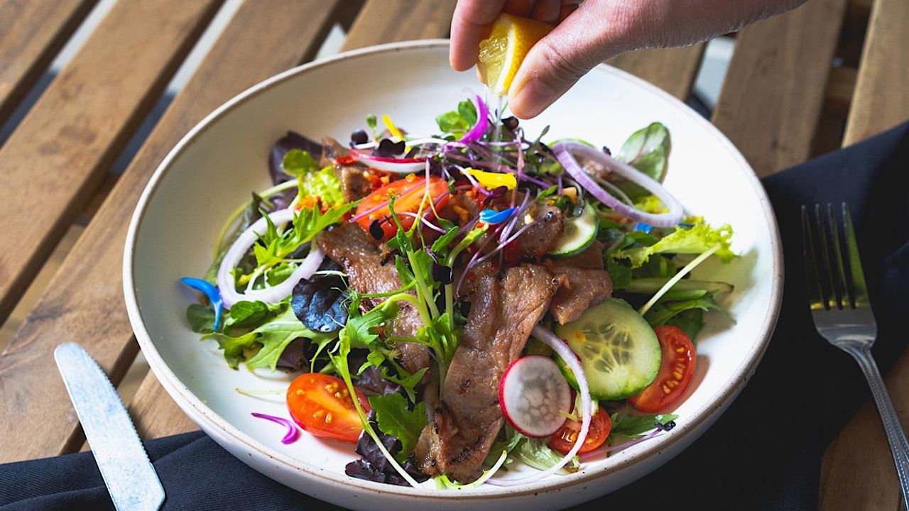 BBQ Pork Salad (Spicy)
