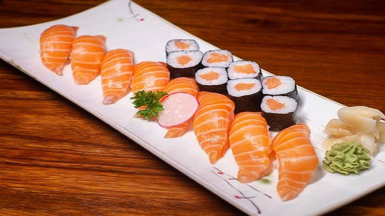 Main Salmon Belly Sushi