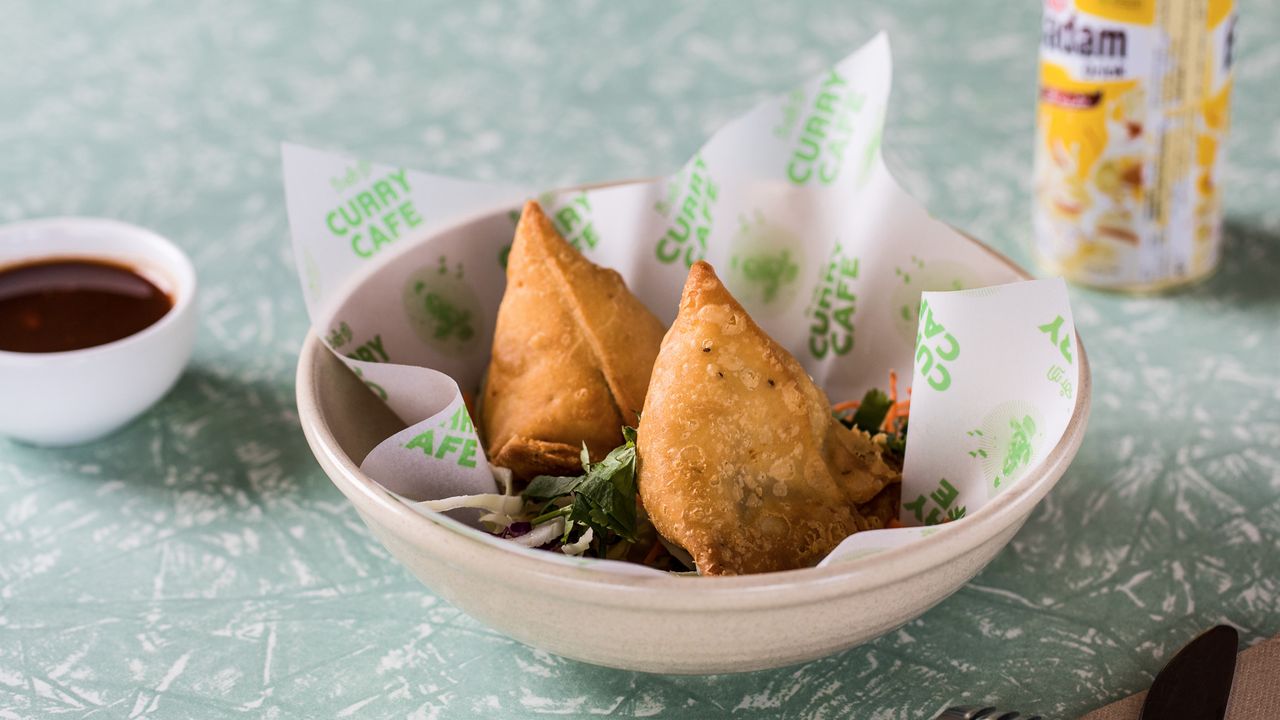Samosa with Tamarind Chutney