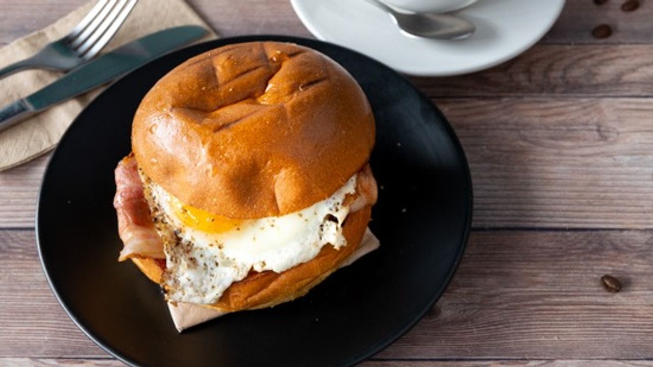 Bacon and Egg Burger (Standard)