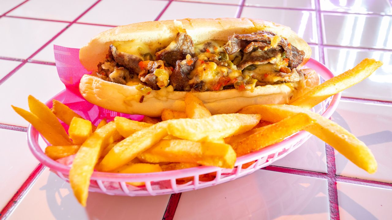 Philly Cheesesteak w Fries