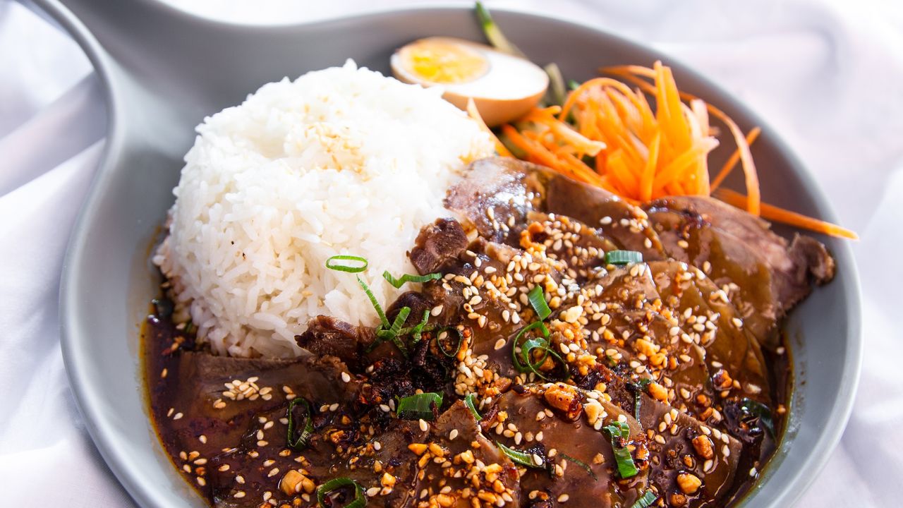 R01. Rice w/ Braised Beef卤牛腱饭