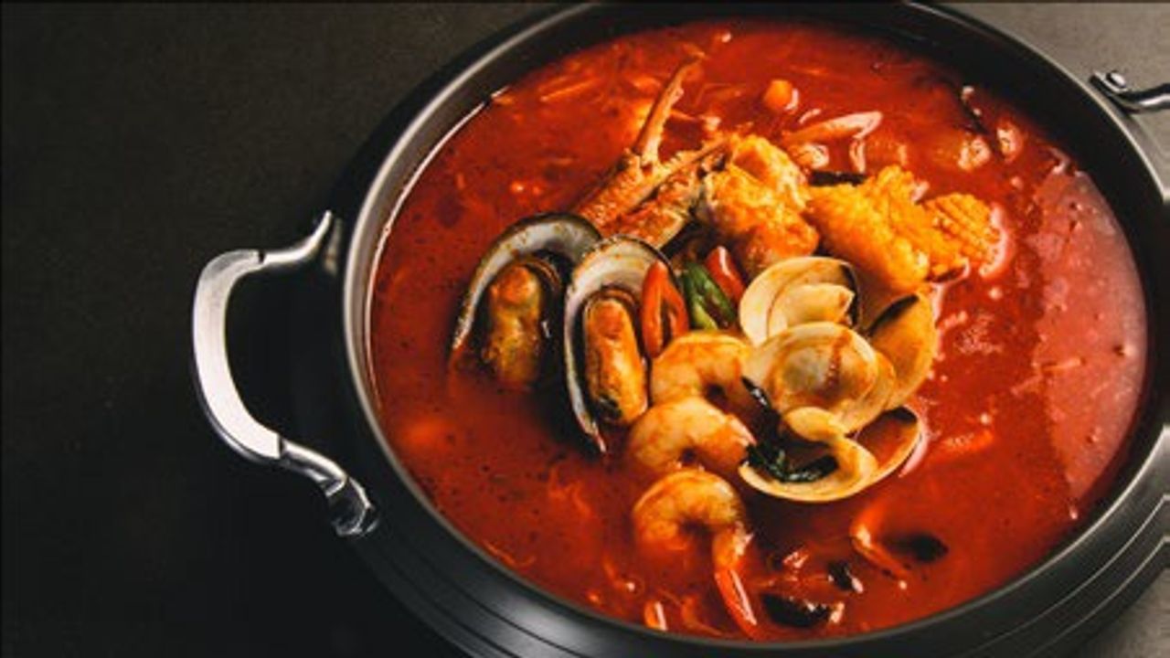 Jjampong Hot Pot (Spicy)