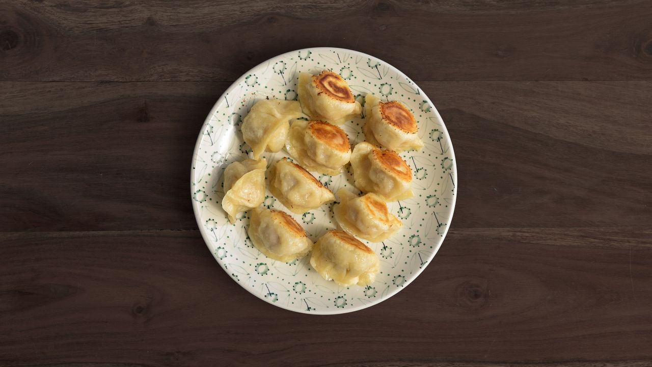 Pan Fried Dumpling (12 Pieces)