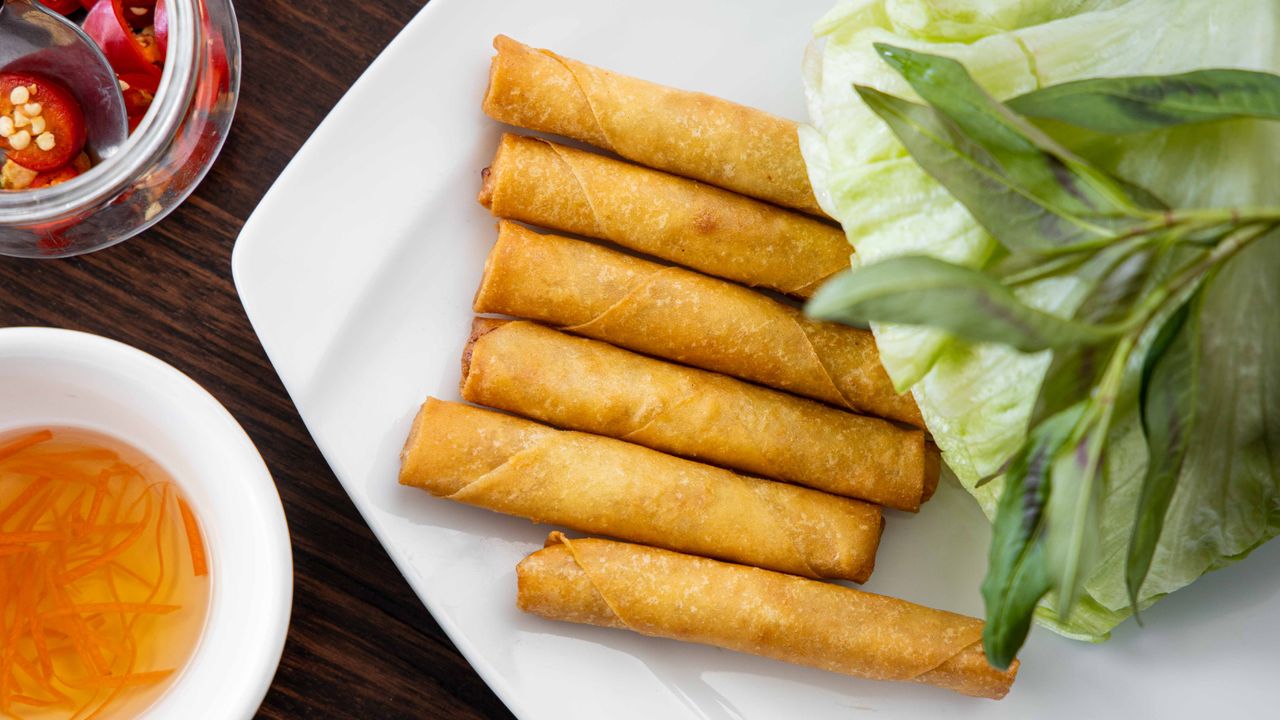 Chicken Spring Rolls (6 Pc)
