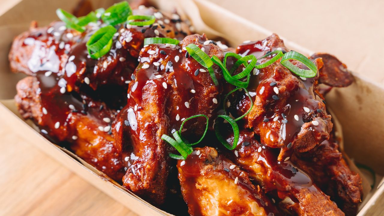 SMOKY BBQ WINGS