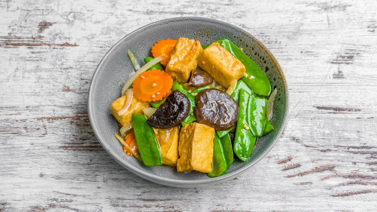 Stir Fry Snow Peas, Shiitake Mushroom and Tofu