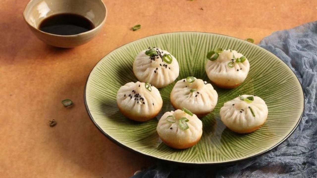 Pan Fried Pork Buns (6 Pieces)