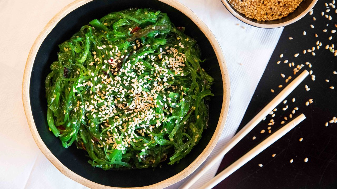 K02. Cold Seaweed with Sesame / 芝麻海菜