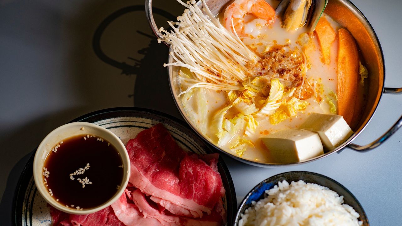 R25 Buta No Spare Ribs Soup Gyuniku Hinabe 浓汤牛肉火锅