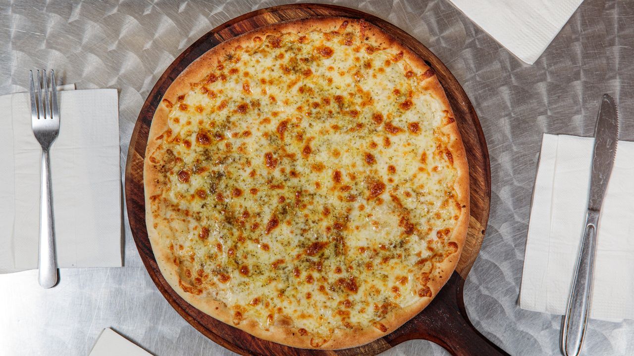Garlic & Cheese Pizza