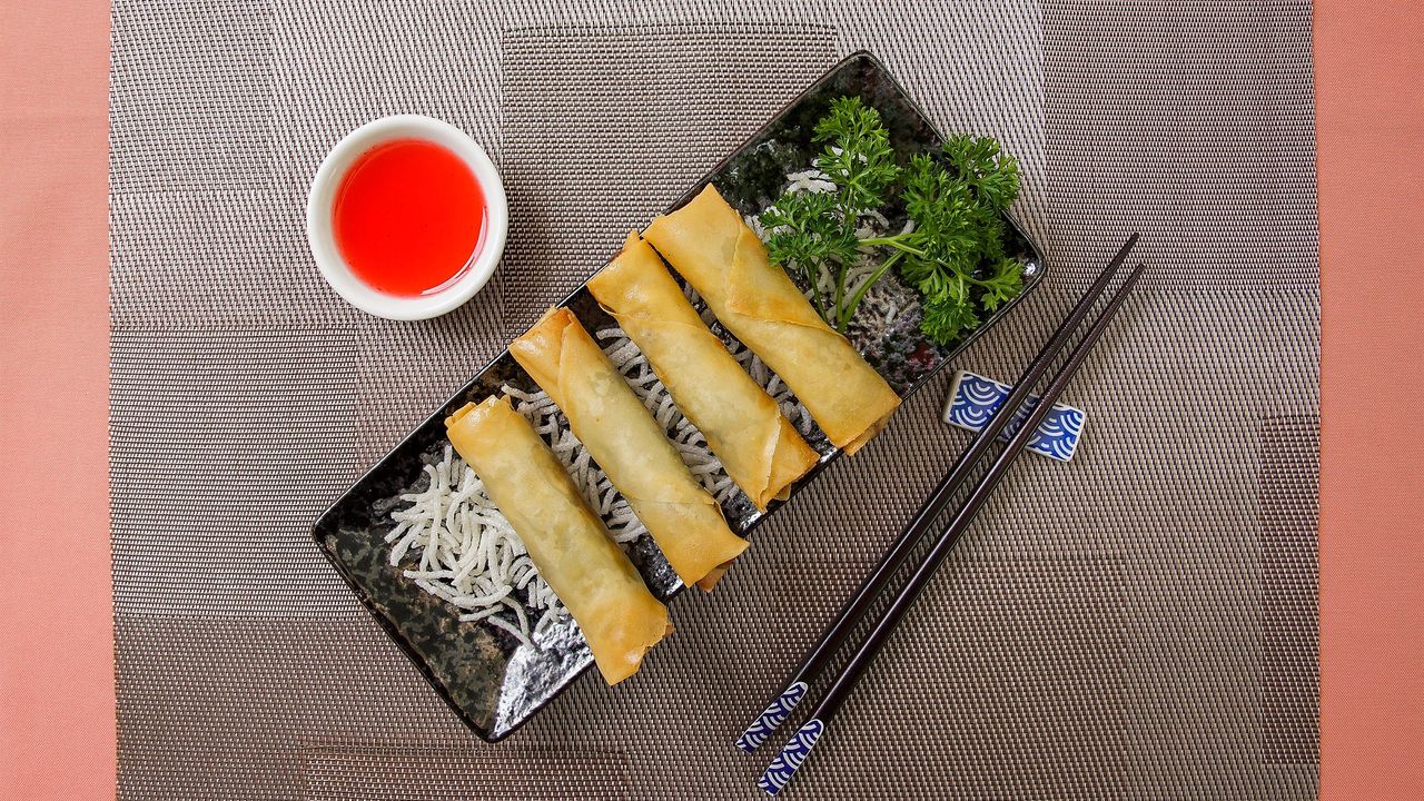 Mini Spring Rolls (4 Pieces)