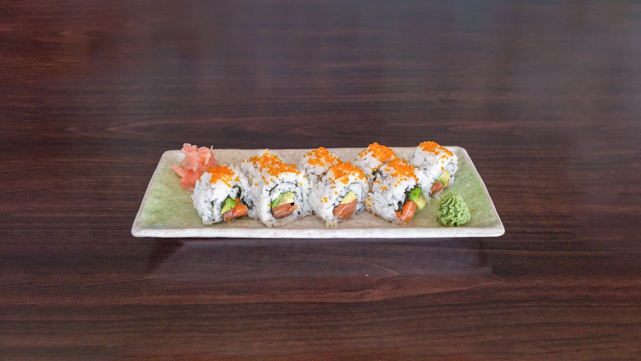 Salmon and Avocado Roll (8 Pieces)