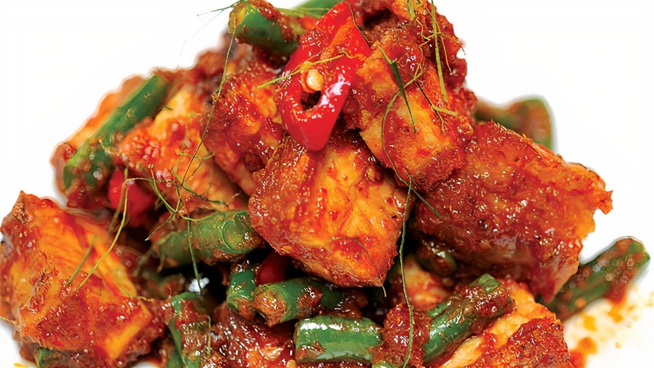 Pad Prik Khing Moo Krob