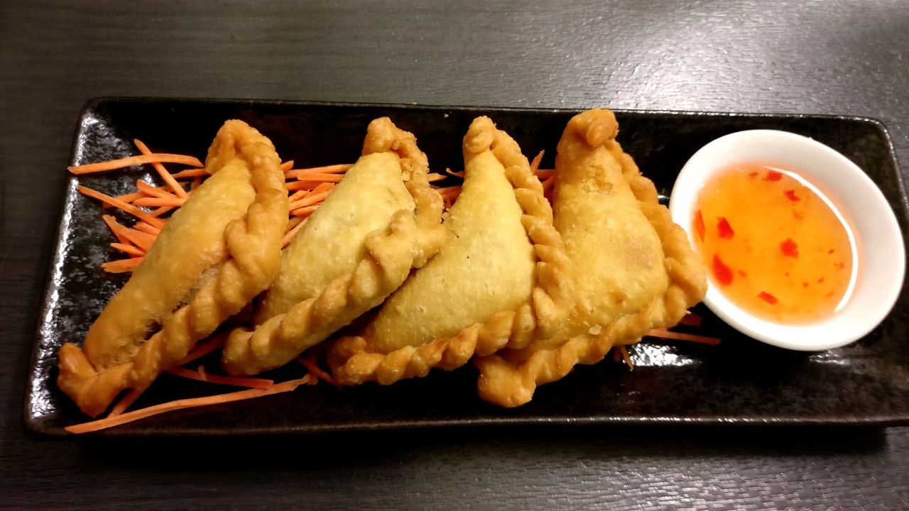Curry Puffs (4 Pieces)