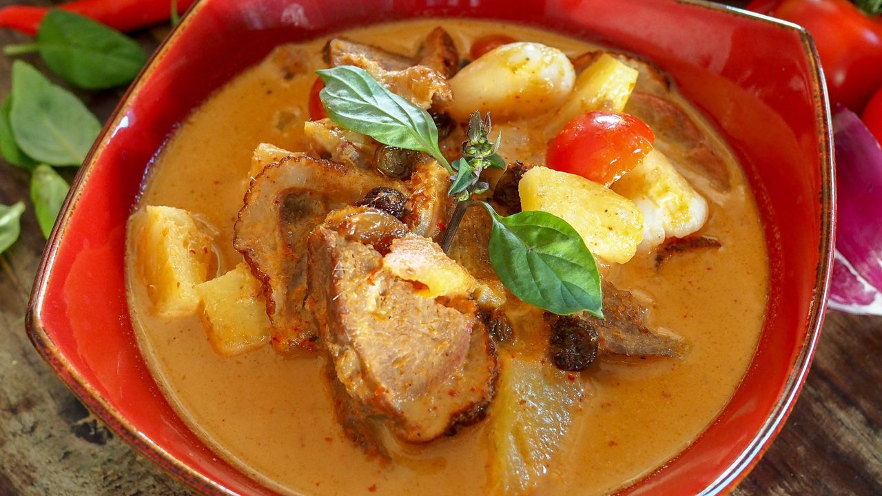Red Duck Curry w/ Pineapple & Lychee