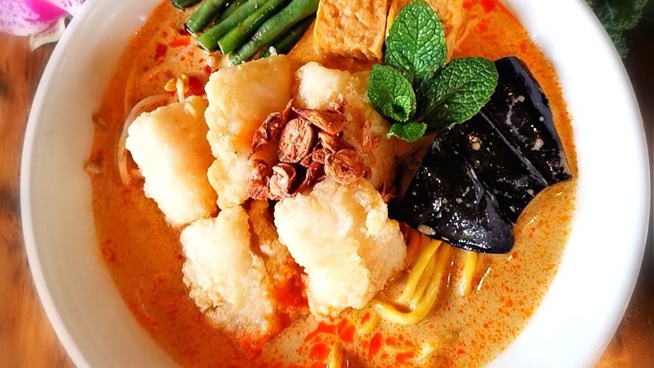 Deep-Fried Fish Fillet Laksa