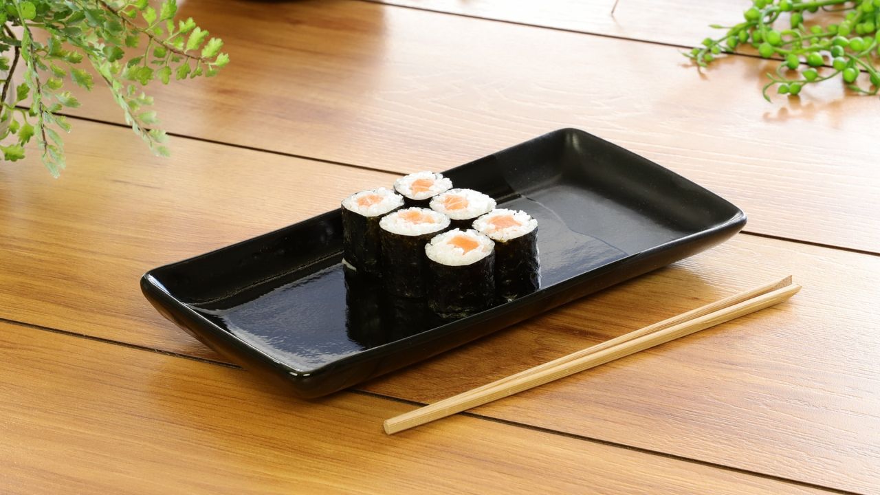 Salmon Roll (6 Pieces)