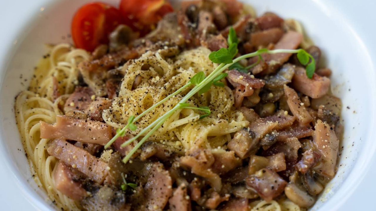 Mushroom Bacon Creamy Pasta