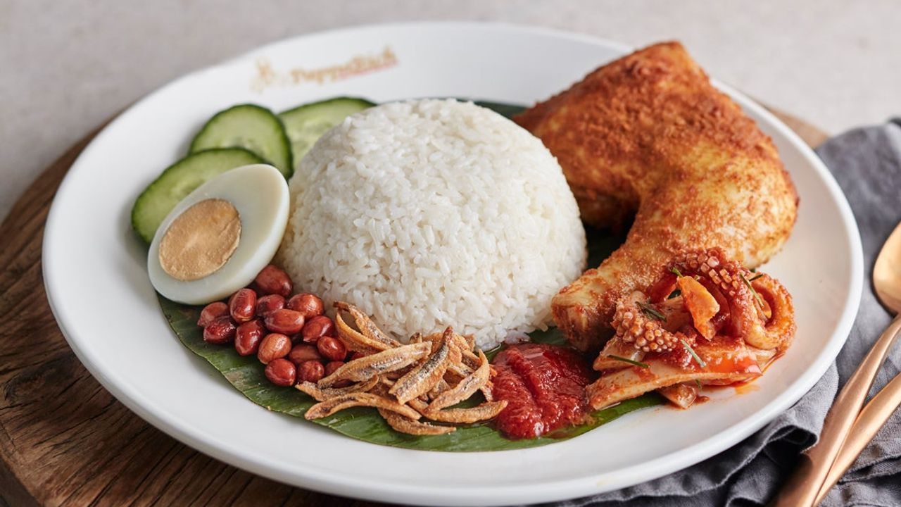 Pappa Special Nasi Lemak (2 Dishes) with Fried Chicken and Sambal Sotong