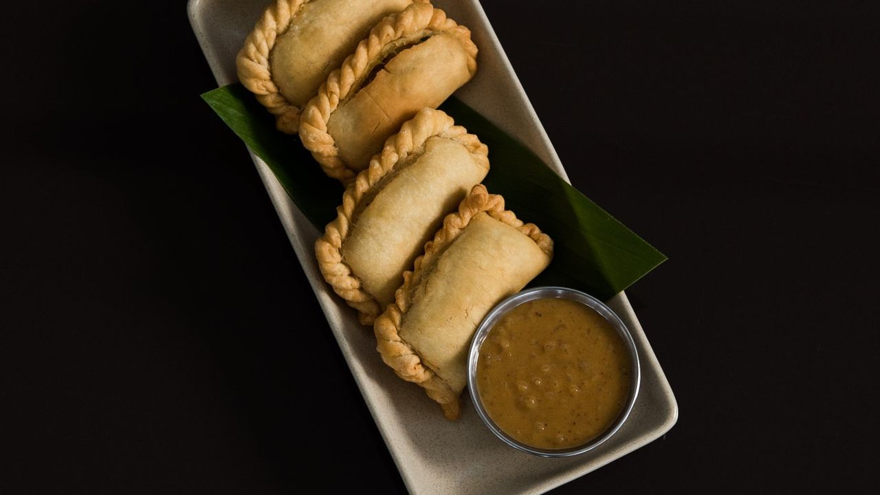 Curry Puffs (4 Pcs) (V)