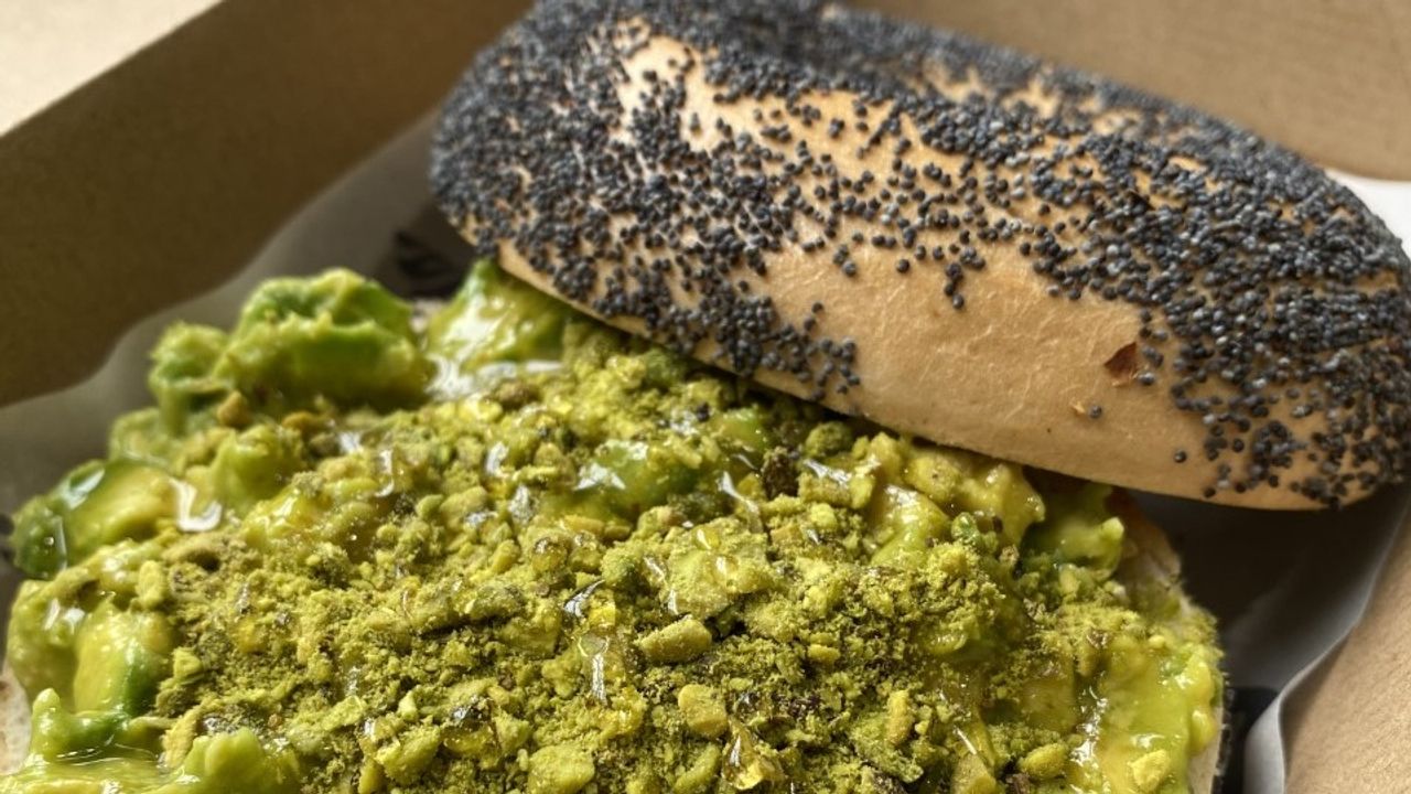 Smashed Avo Bagel