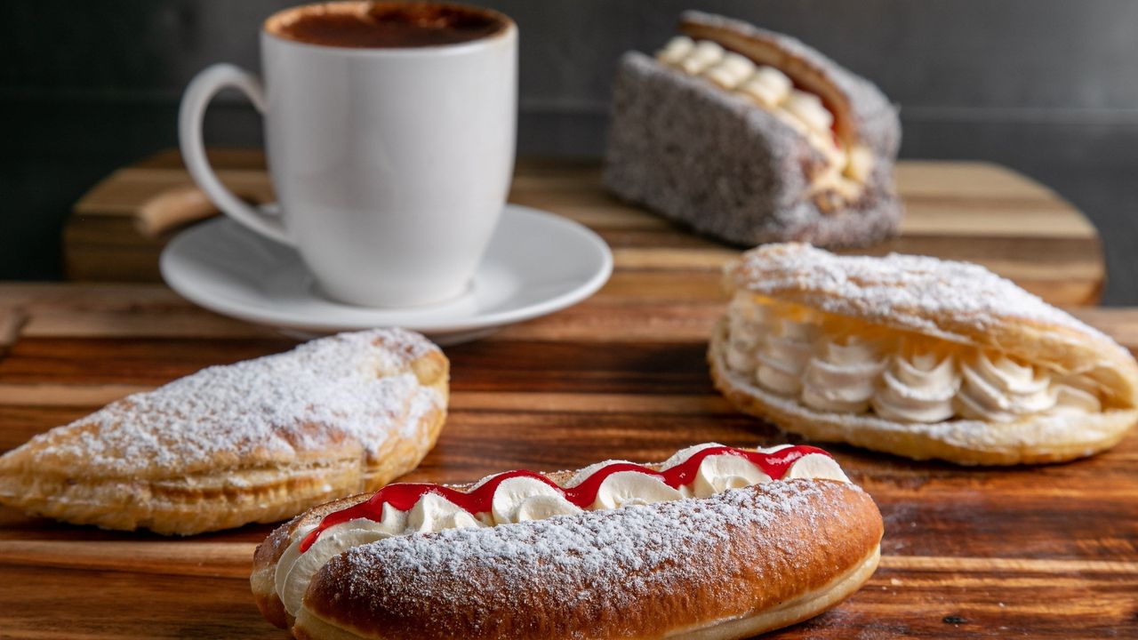 Long Cream Donut