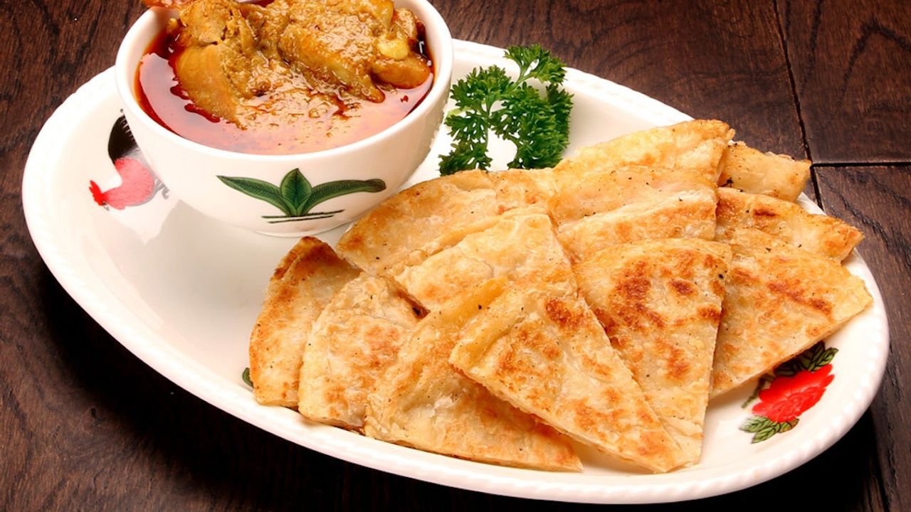 R10b Roti Chanai with Chicken Curry