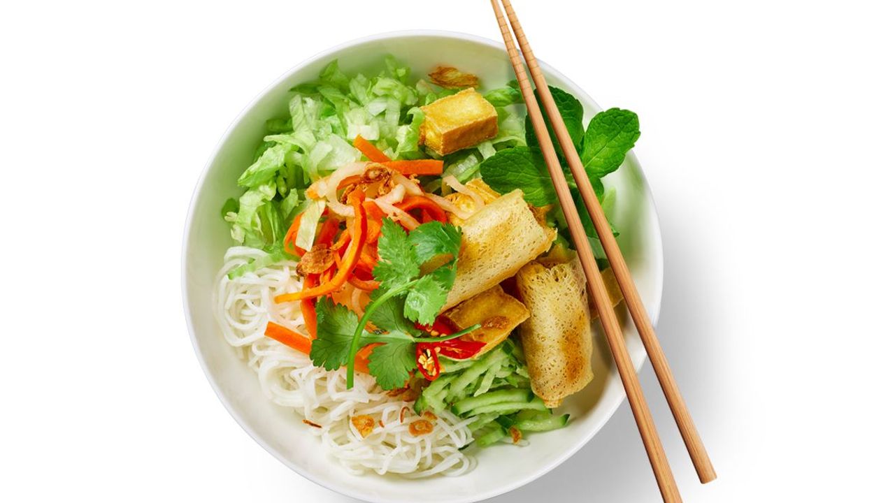 Tofu and Veg Spring Rolls (V) (2445 kJ)