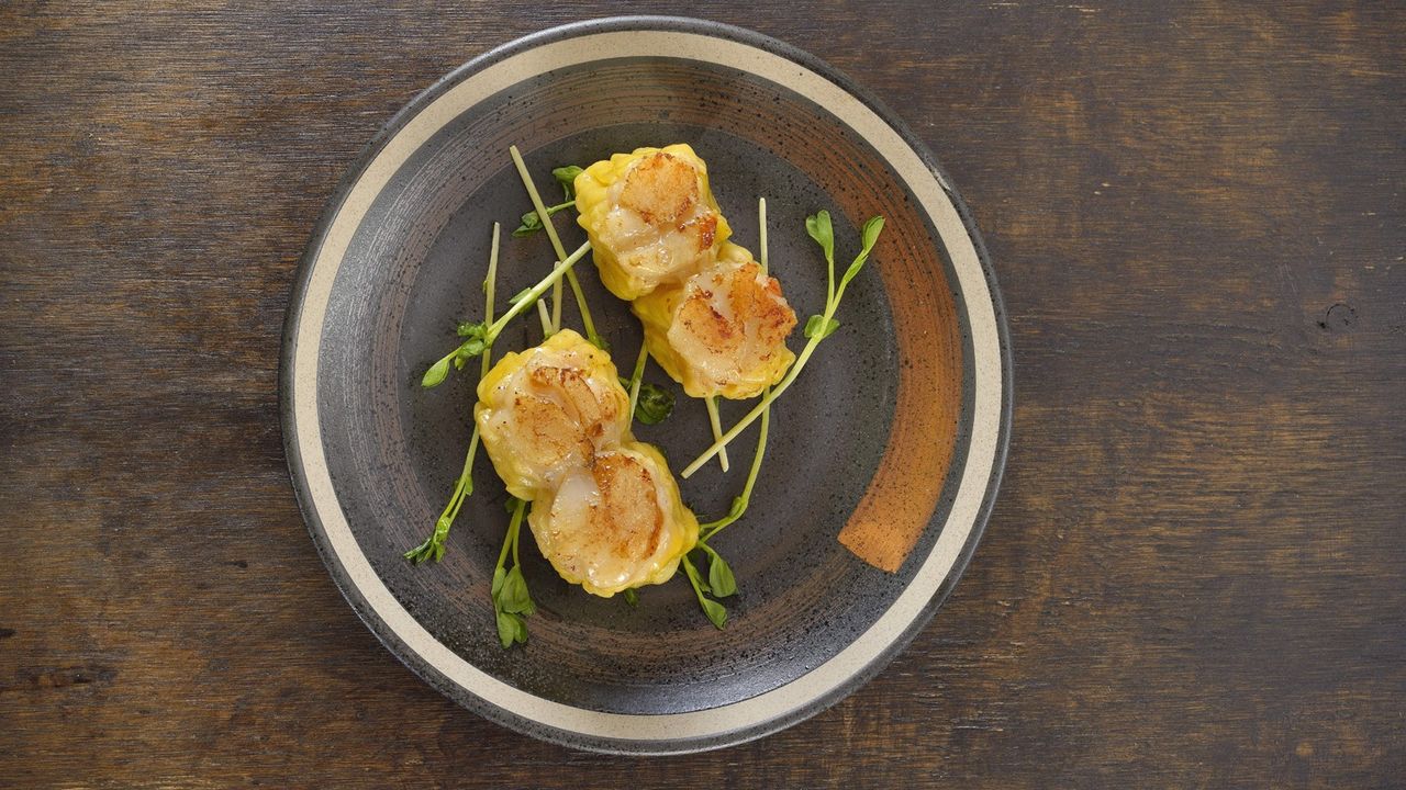 114 Pan Fried Dim Sim with Scallop (4pc)