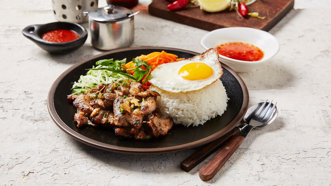 M6. Lemongrass Pork / Cơm Thịt Heo Xào Sả Ớt